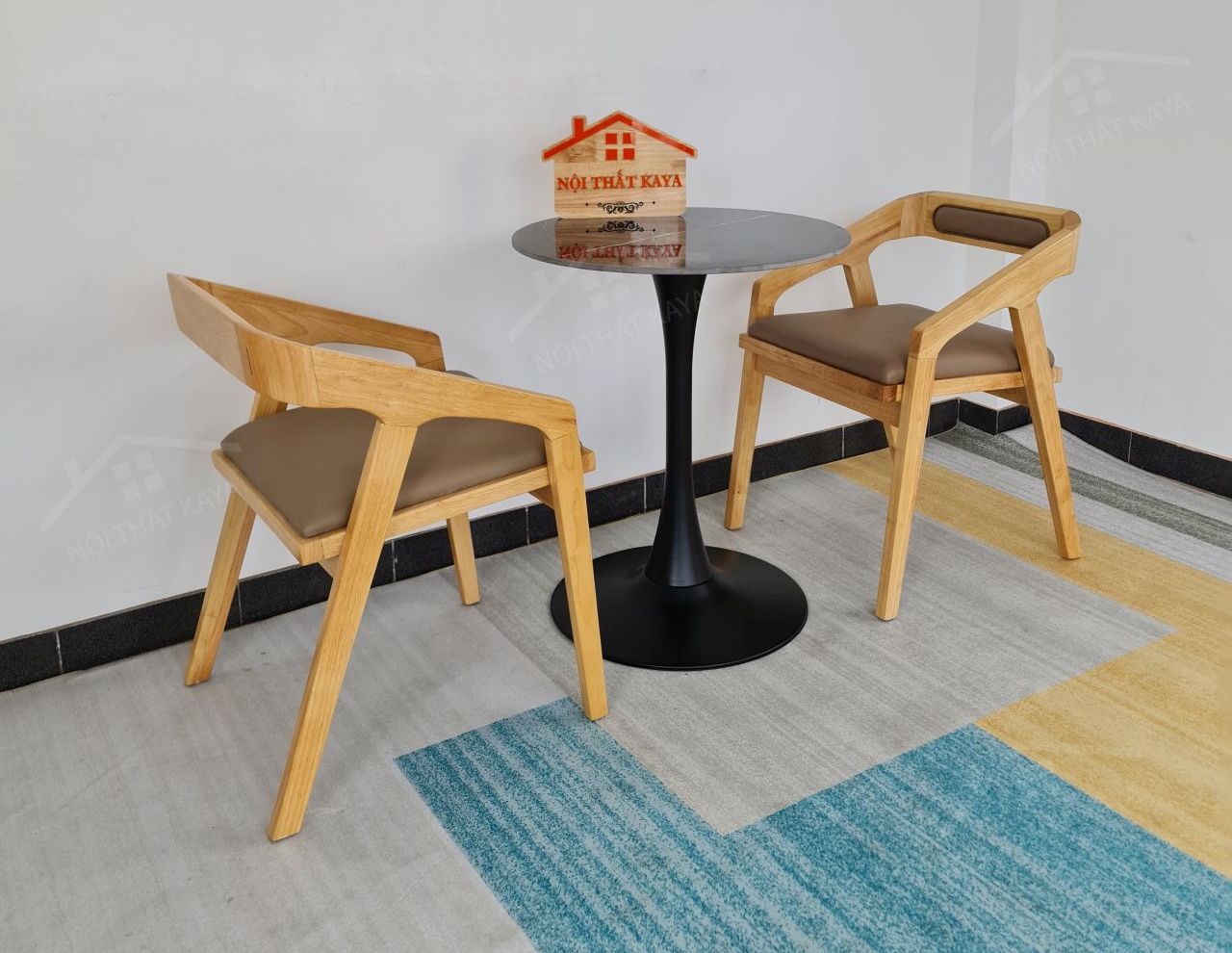 Katana 2 Ghế + Bàn đá Chân Tulip (3)